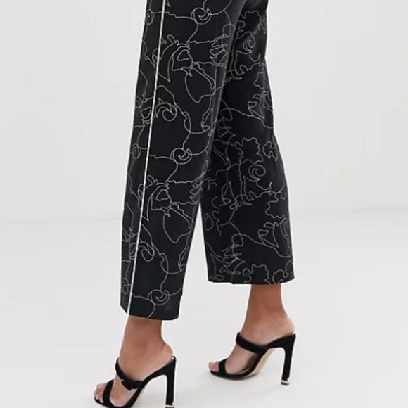 Parallel Lines Jumpsuit in Abstract Print - Picture 7 of 11